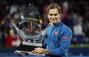 “Tàu tốc hành” Federer cán cột mốc 100 danh hiệu ATP