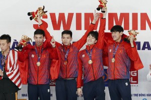 Đội bơi Việt Nam lật đổ Singapore để giành HCV, phá sâu kỷ lục SEA Games