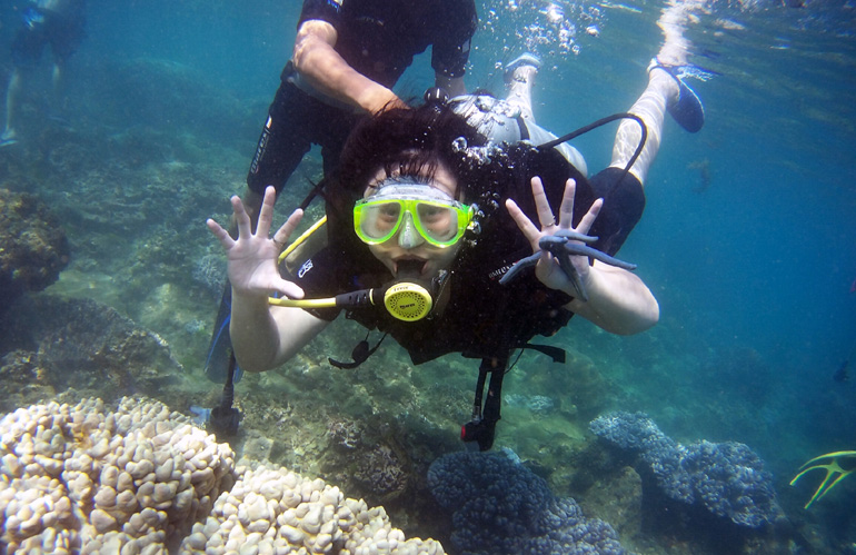 Bảo vệ rạn san hô để phát triển du lịch