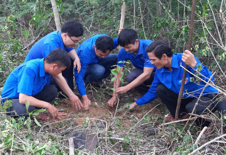 Đoàn viên, thanh niên ra quân trồng 400 cây xanh