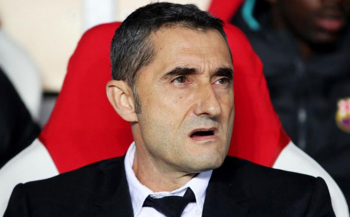 Barca rớt phong độ, HLV Valverde lung lay ghế