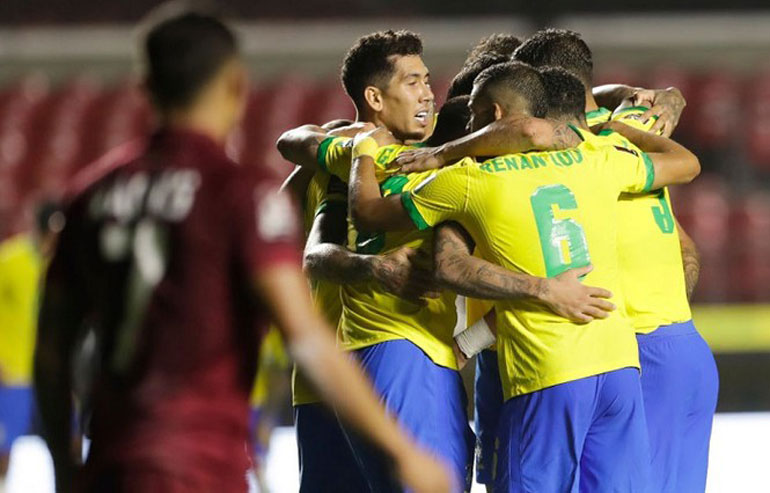 Brazil “soán” ngôi đầu của Argentina