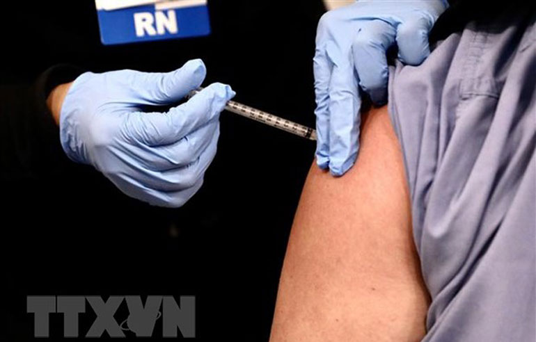 Một y tá ở Mỹ dương tính với virus SARS-CoV-2 sau khi tiêm vắcxin