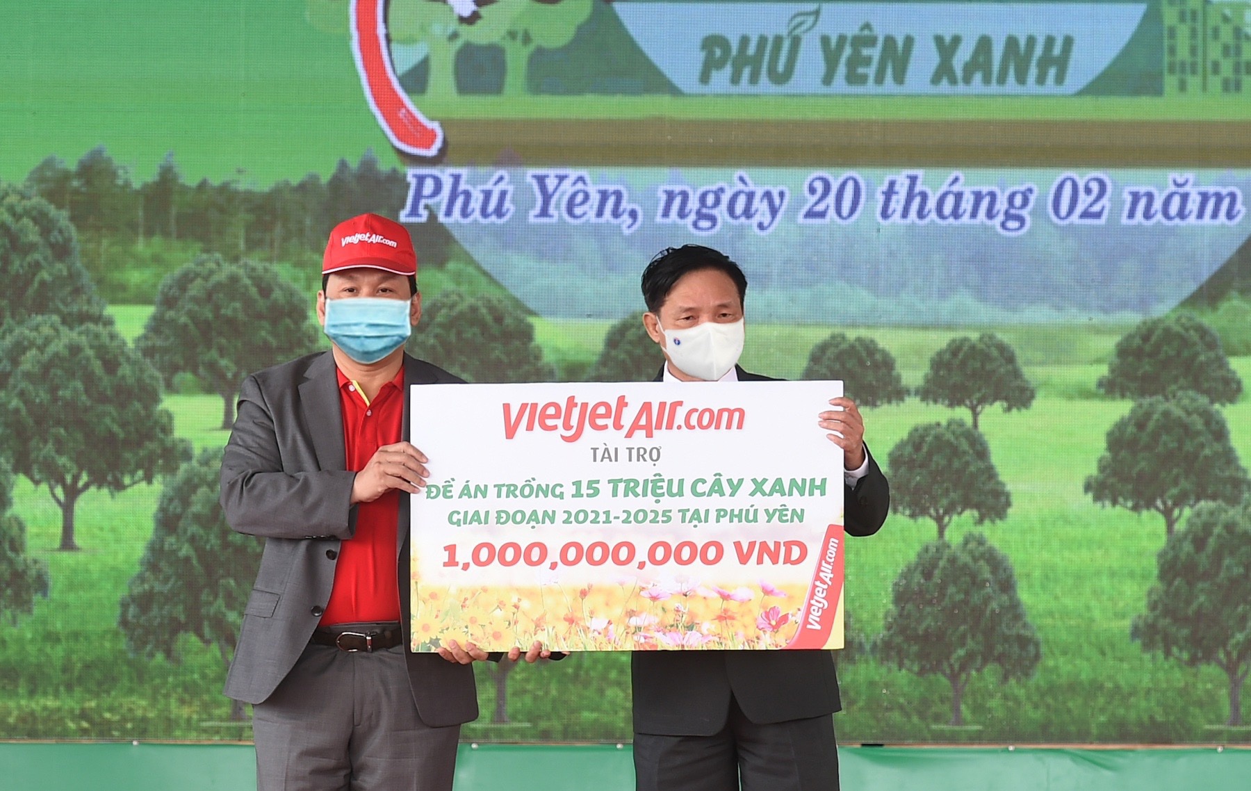 Vietjet đồng hành trồng 15 triệu cây xanh ở Phú Yên