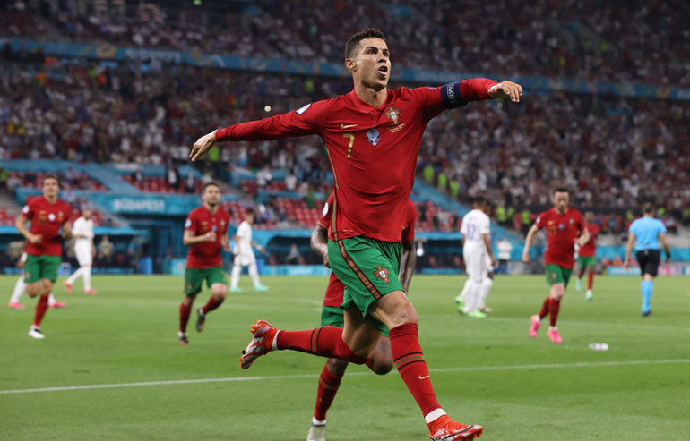 EURO 2020: Ronaldo tỏa sáng đưa Bồ Đào Nha thẳng tiến vào vòng 1/8