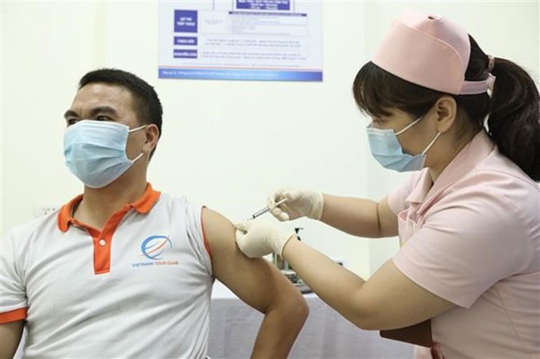 Đẩy nhanh thử nghiệm và cấp phép sử dụng vắc xin phòng COVID-19