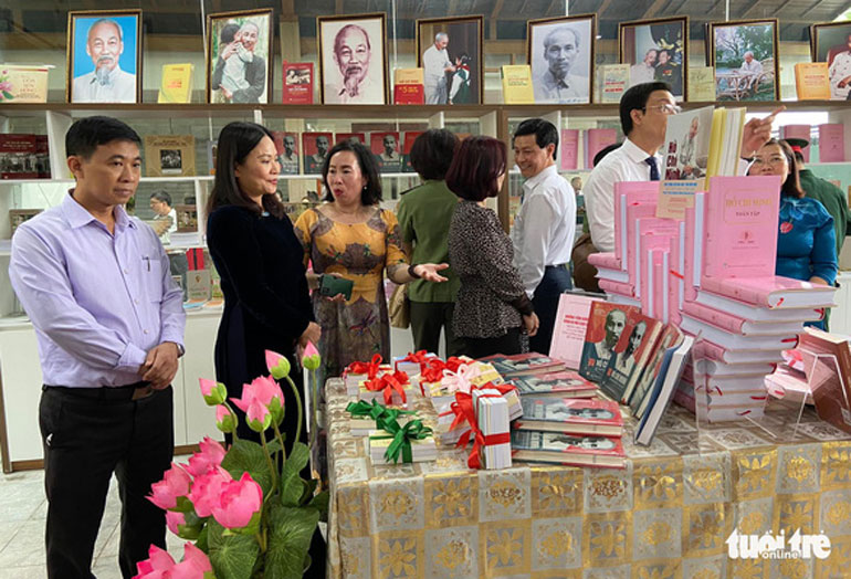 Ra mắt “Tủ sách Hồ Chí Minh” và khai trương Phòng trưng bày sách về Chủ tịch Hồ Chí Minh